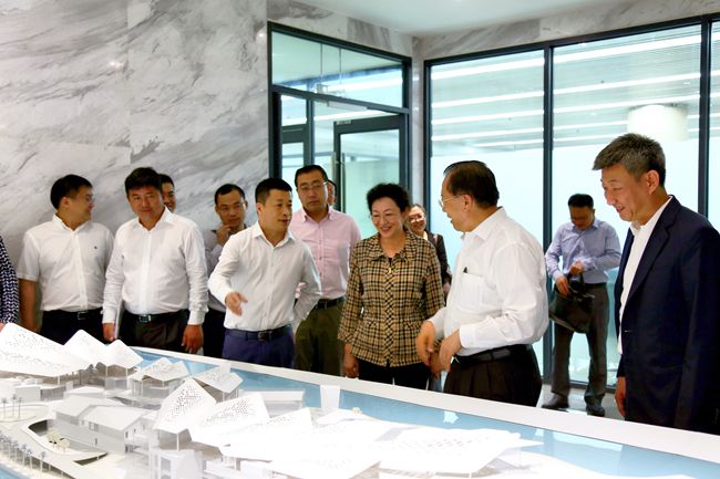 20170423044282.jpg 新聞2:集團(tuán)領(lǐng)導(dǎo)考察三亞國(guó)際免稅城_副本.jpg