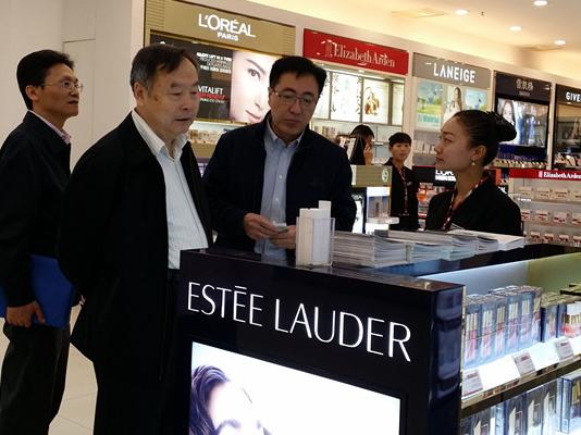 國有重點大型企業(yè)監(jiān)事會趙小平主席一行考察瑞麗、畹町兩家免稅店