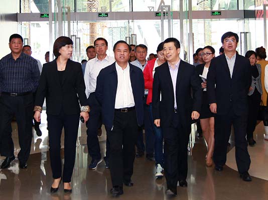 海南省委副書記、省長劉賜貴蒞臨海棠灣免稅購物中心考察