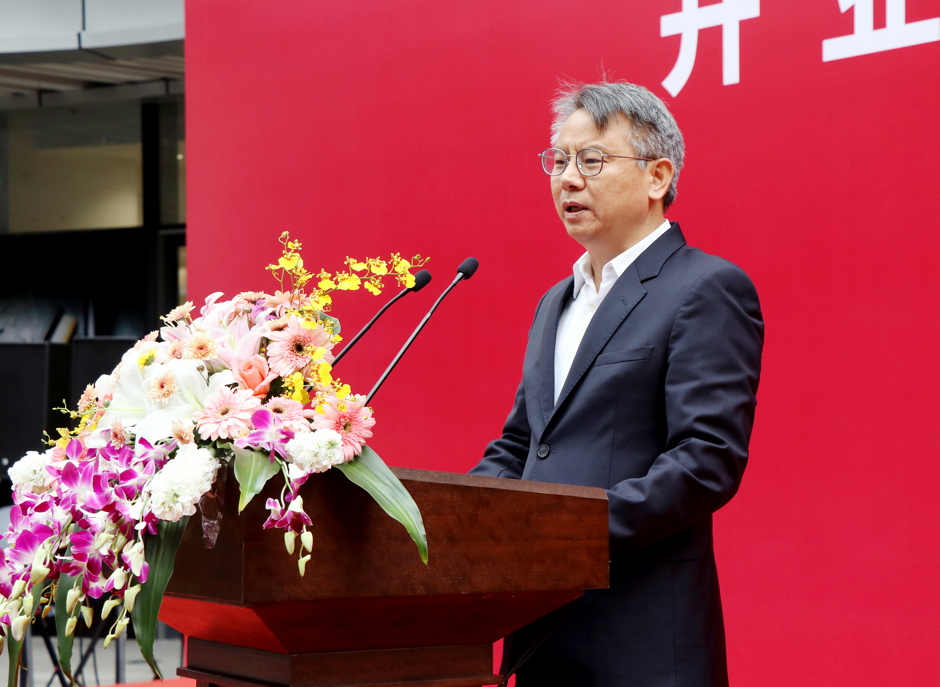 2、海南省政府劉平治副省長.jpg
